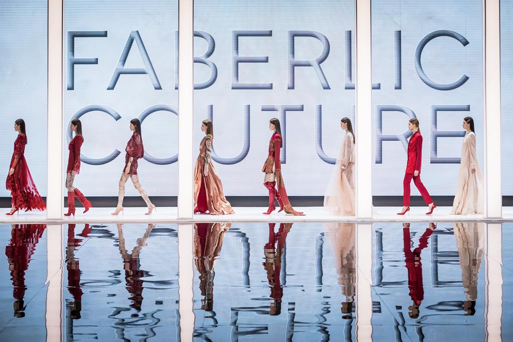 Неделя моды в Москве: премьера песни Айзы и fashion-шоу FABERLIC COUTURE