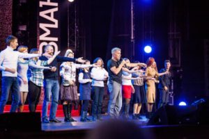 Семь тысяч человек приняли участие во флешмобе Олега Газманова!