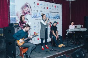 Яркая участница проекта "Голос-5" Оксана Казакова устроила музыкальную встречу с поклонниками