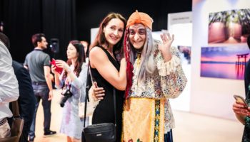 Русская Баба Яга с внучками Катей и Волгой Король произвели фурор на  выставке  «World Art Dubai»