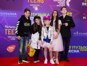 В Москве наградили самых популярных девочек-подростков за год в 12 номинациях