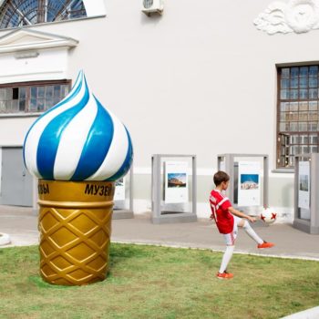 Скульптура Ольги Ломака охладит пыл поклонников футбола в Музее Москвы