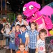Сами Насери вместе с детьми из детского дома посетил парк аттракционов Happylon