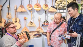 Музыка нас связала: российские производители музыкальных инструментов и аксессуаров выходят на восточный рынок