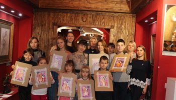 Как рисовать красиво, если не умеешь: топ-5 советов от художника. 24 ноября в Москве в Арт-галерее Дрезден  Итальянская благотворительная ассоциация «Tulipano Rosso» («Красный тюльпан») провела занятие арт-терапии «Подарок своими руками»