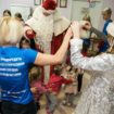 Волонтёры устроили новогодний праздник для маленьких пациентов кардиологического отделения и исполнили мечту семьи из Новосибирска о приборе-спасателе