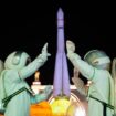 Новогодняя ночь на ВДНХ: шествие Дедов Морозов, Моя Мишель, Tesla Boy и привет из космоса