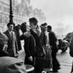 Робер Дуано. Поцелуй у здания парижской мэрии, 1950.