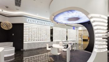 В «Москва-Сити» открылся первый в России оптический салон Zeiss Vision Center