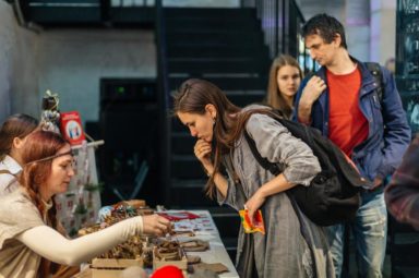 На арт-ярмарке Happy Market проведут «Ревизию гардероба»
