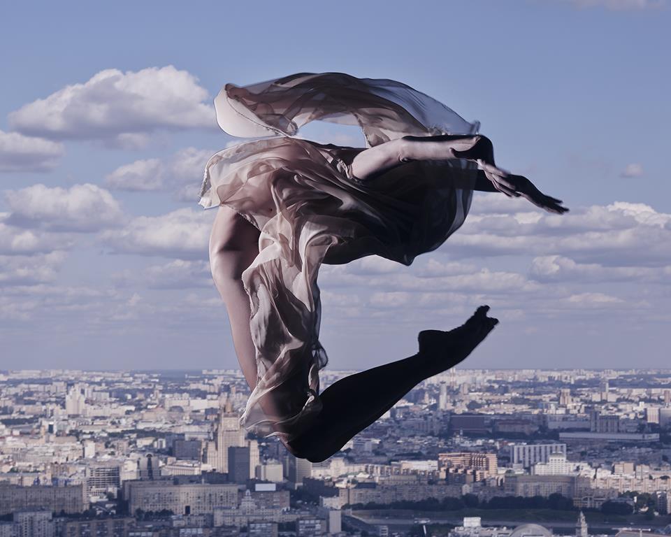 Дмитрий Маликов открывает выставку работ фотохудожника Романа Кадария своим клипом
