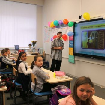 Необычные сюрпризы для педагогов Новой Москвы подготовили дети ко Дню учителя