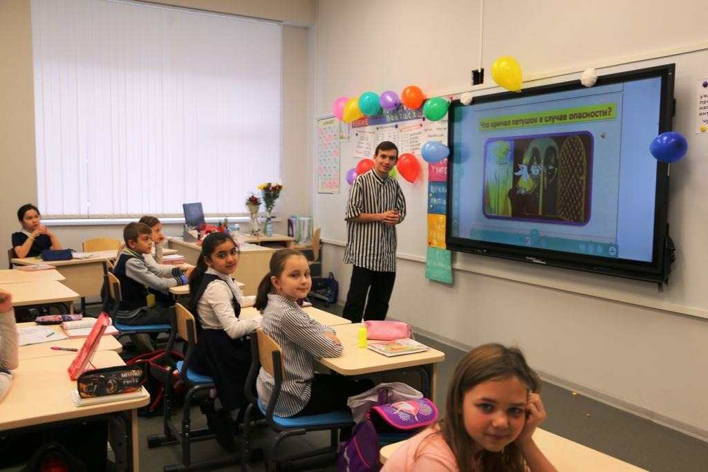 Необычные сюрпризы для педагогов Новой Москвы подготовили дети ко Дню учителя