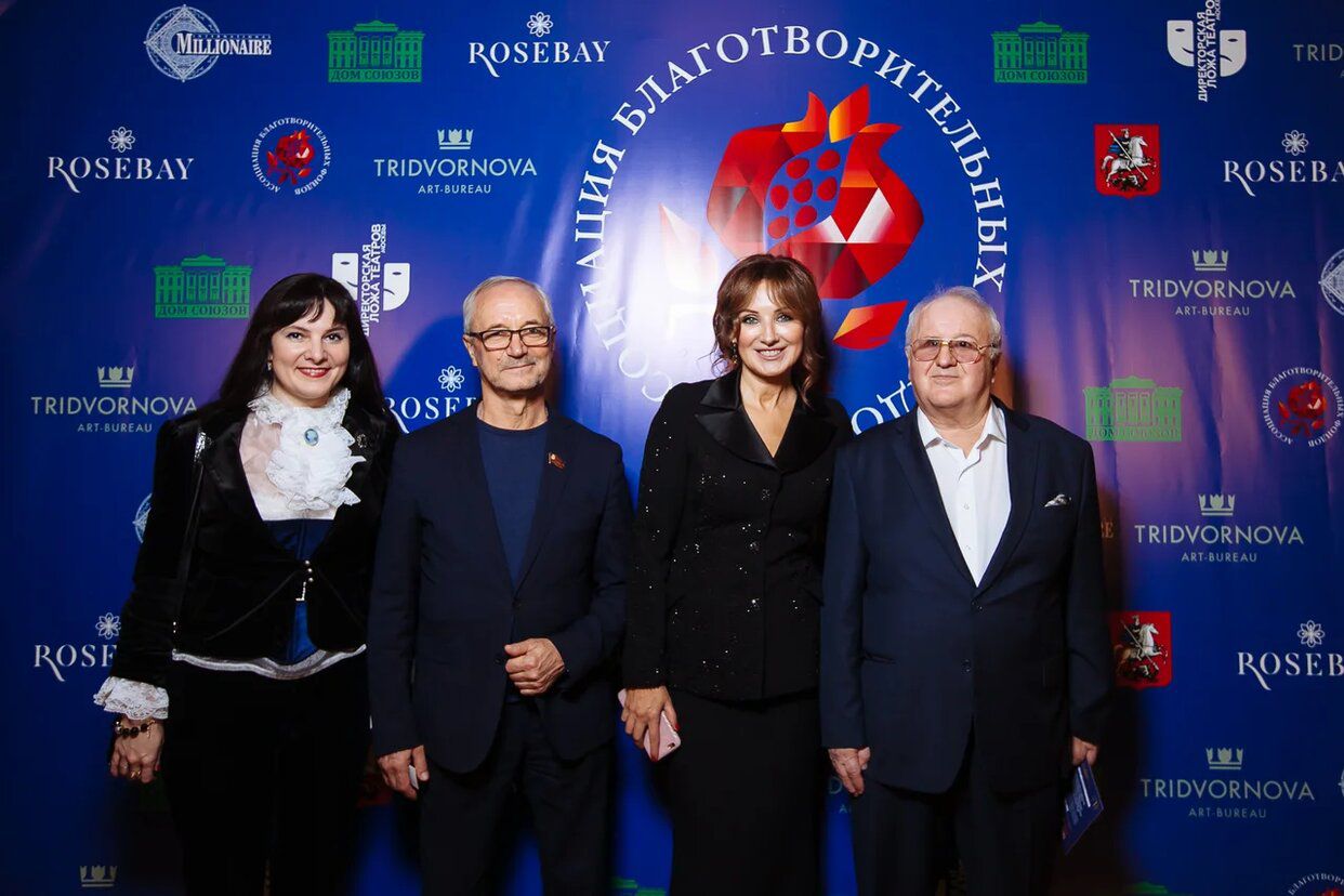 Наталья Лебедева (справа) с гостями Второй Всероссийской премии ЛИЦО НАЦИИ