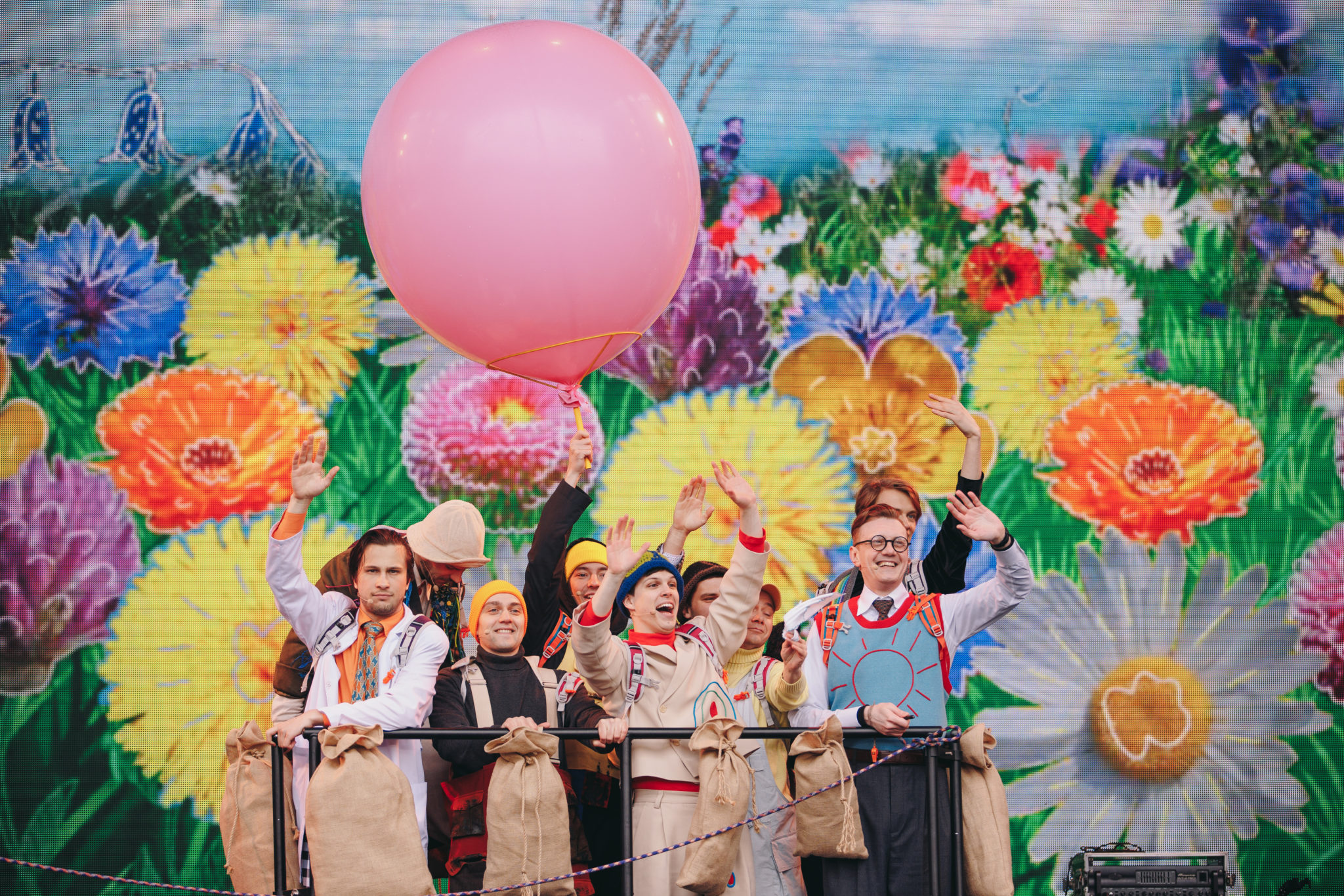 Московский детский фестиваль искусств небо. Фестиваль искусств "небо" детский. Небо детский фестиваль искусств 2024. Московский детский фестиваль искусств «небо» 2024. Детский фестиваль искусств небо в парке Горького фото.